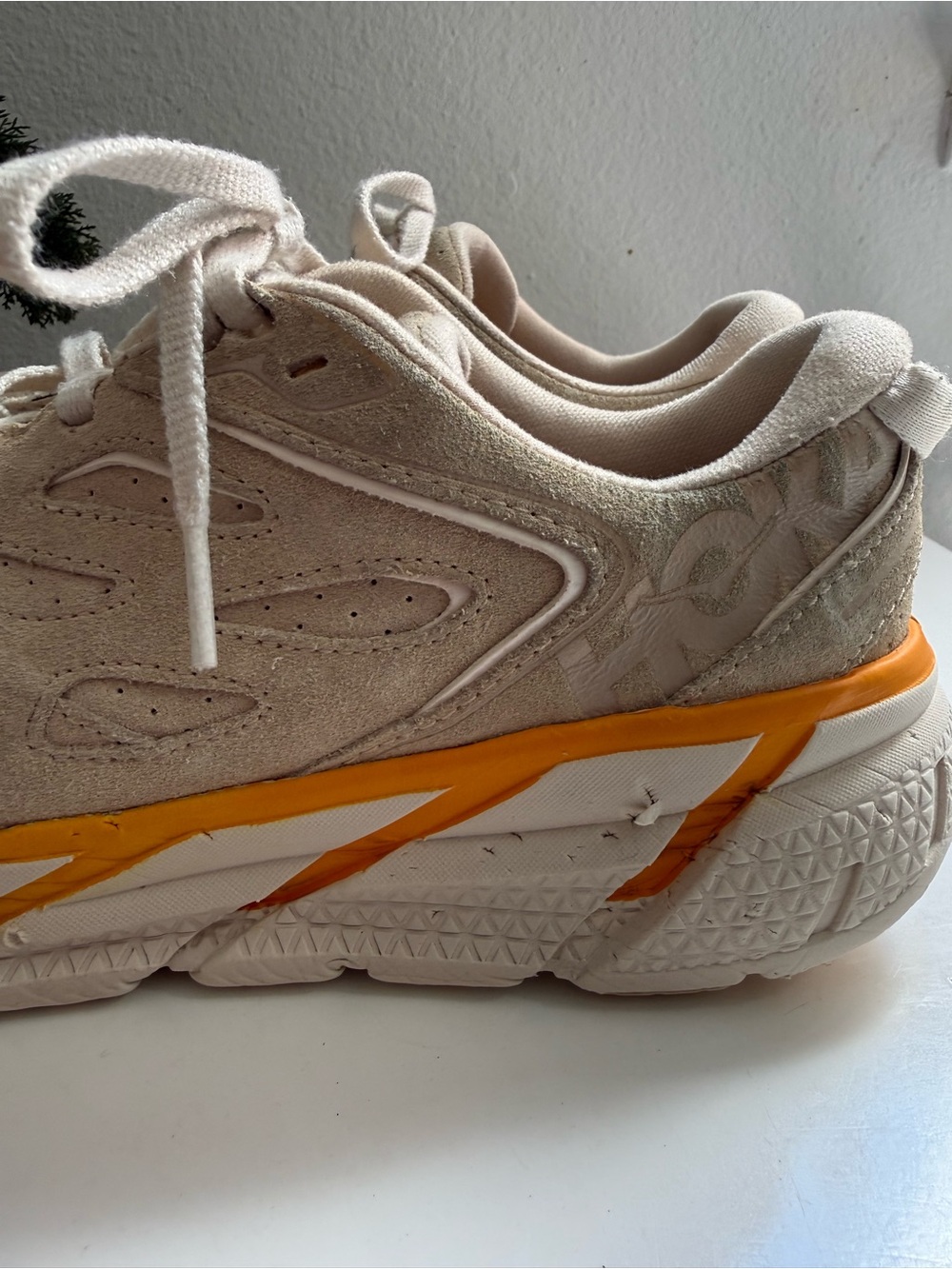 Hoka Clifton L men size 8.5 Beige Suede Athletic Sneakers with Yellow Accent - Picture 5 of 14